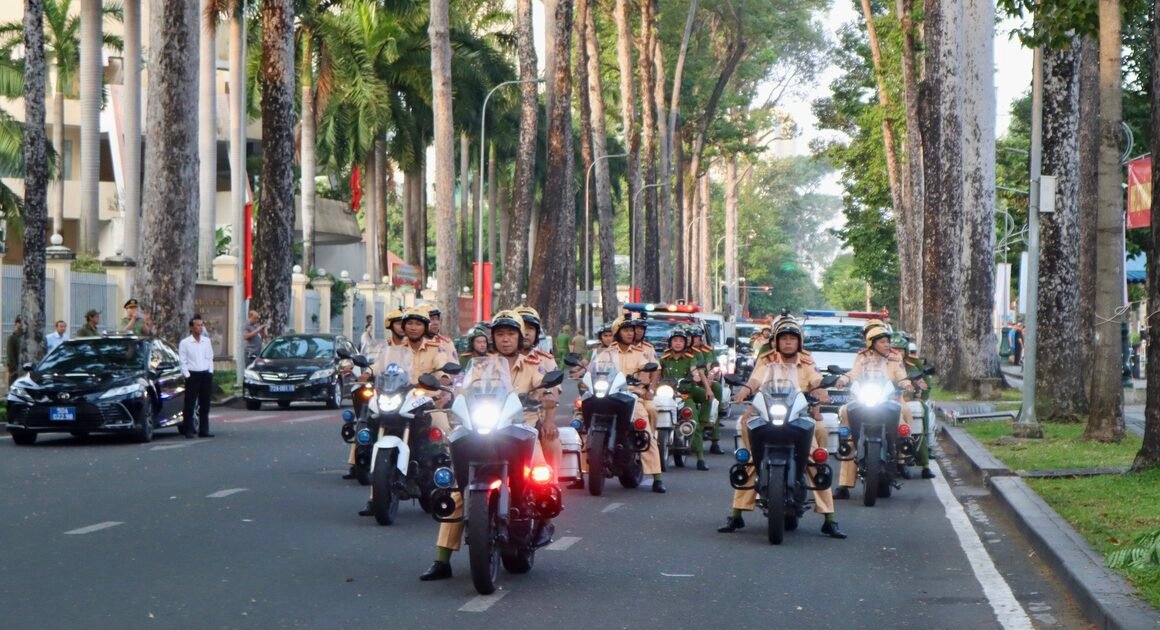 BÁO ĐỘNG: CHIẾN DỊCH XỬ LÝ LẤN CHIẾM VỈA HÈ ĐANG GÂY CHÂN CHƯỚNG!