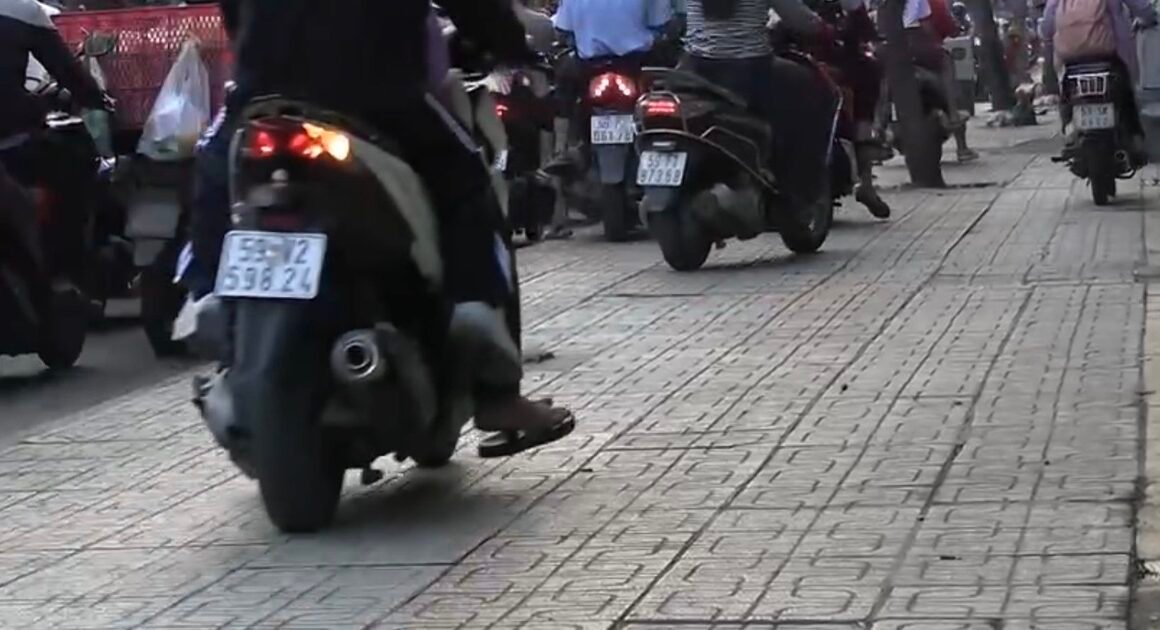 DANH SÁCH XE MÁY BỊ PHẠT NGUỘI ĐI TRÊN VỈA HÈ Ở GÒ VẤP LẦN ĐẦU ĐƯỢC CÔNG BỐ!