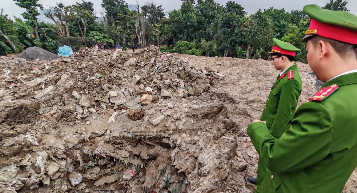 KHỞI TỐ VỤ ÁN Ô NHIỄM MÔI TRƯỜNG: 3 GIÁM ĐỐC CÔNG TY MÔI TRƯỜNG HÀ NỘI BỊ BẮT KHẨN CẤP!