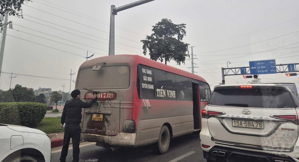 BIỂN SỐ BỊ BẨN KHỎI DO TẢI TRỌNG, LỰC LƯỢNG CSGT KHÔNG XỬ PHẠT, NHƯNG NẾU CỐ TÌNH KHÁC, SẼ BỊ XỬ LÝ!