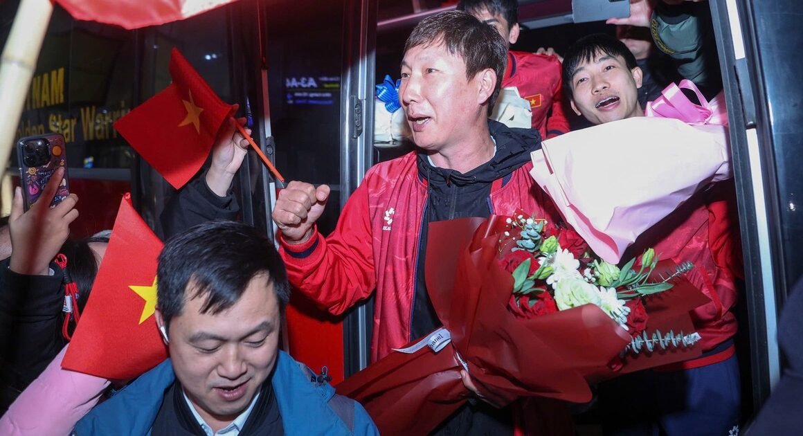 U.23 VIỆT NAM TRỞ VỀ VỚI NIỀM HÂN HOAN CHƯA TƯỞNG, BÊN CẠNH NHỮNG ĐÁM ĐÔI HỒI HỘP VỀ HUY CHƯƠNG ĐẶC BIỆT!