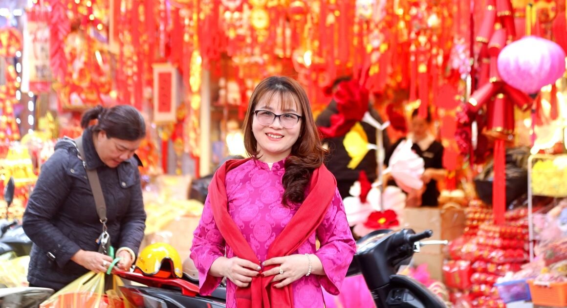 KHÁM PHÁ KHÔNG KHÍ TẾT TRUYỀN THỐNG RỰC RỠ GIỮA PHỐ CỔ HÀ NỘI TRONG NHỮNG NGÀY GẦP TẾT!