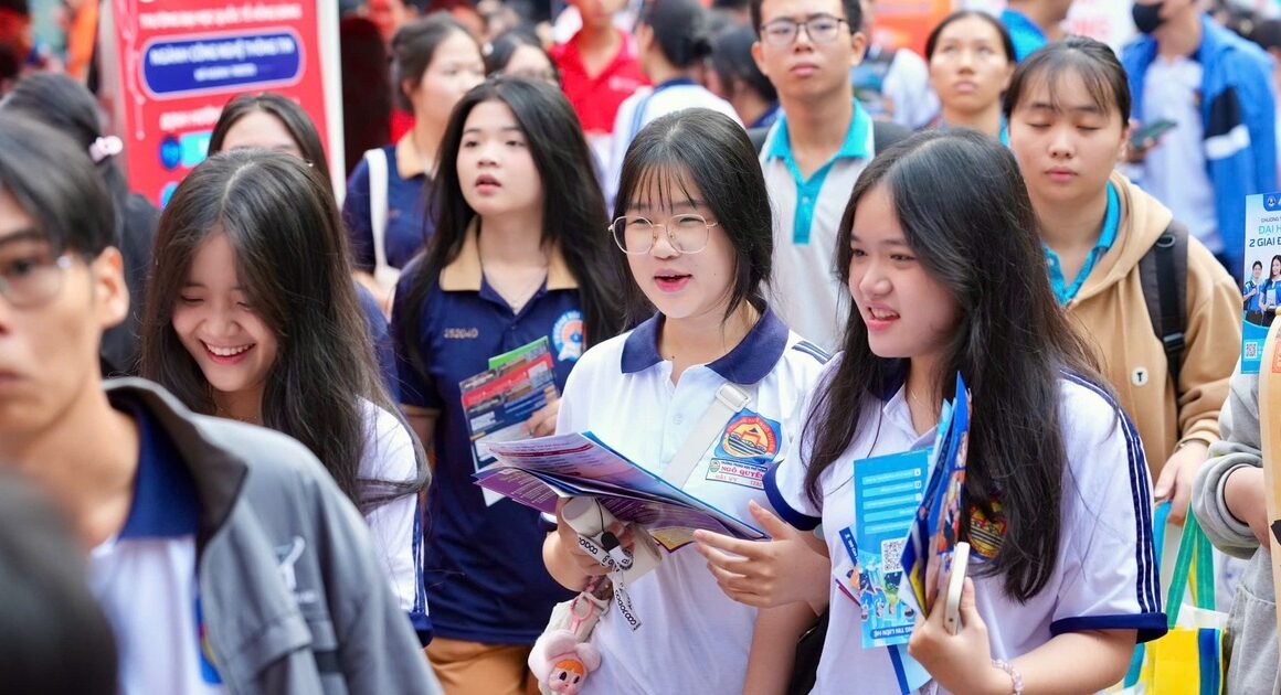 KHÁM PHÁ NHỮNG BÍ MẬT CHỌN ĐỊA CHỈ ĐỊNH HƯỚNG TƯƠNG LAI CỦA THÍ SINH!