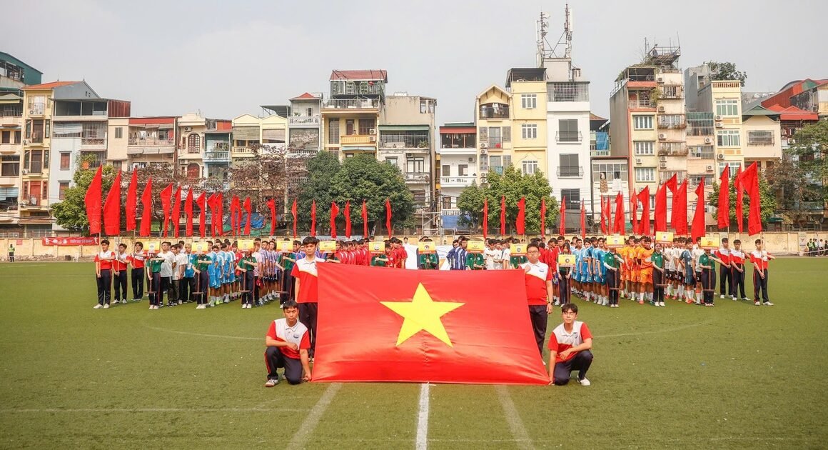 LUÔN ĐỐI ĐẦU MẶT NHỮNG NHÀ VUA TRONG CUỘC CHIẾN KHẨC NGHIỆT NHẤT LỊCH SỬ BÓNG ĐÁ SINH VIÊN MIỀN BẮC!