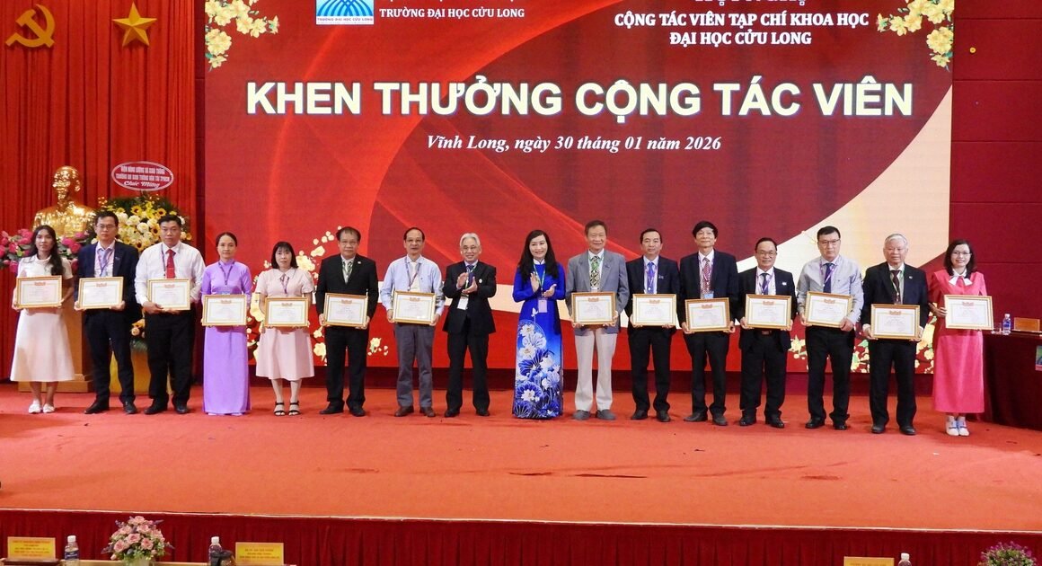 KHAM PHÁ BẢN TIN KHOA HỌC SONG NGỮ CỦA TRƯỜNG ĐH CỬU LONG VỚI ĐIỂM XÉT HỌC BỔNG HẤP DẪN!