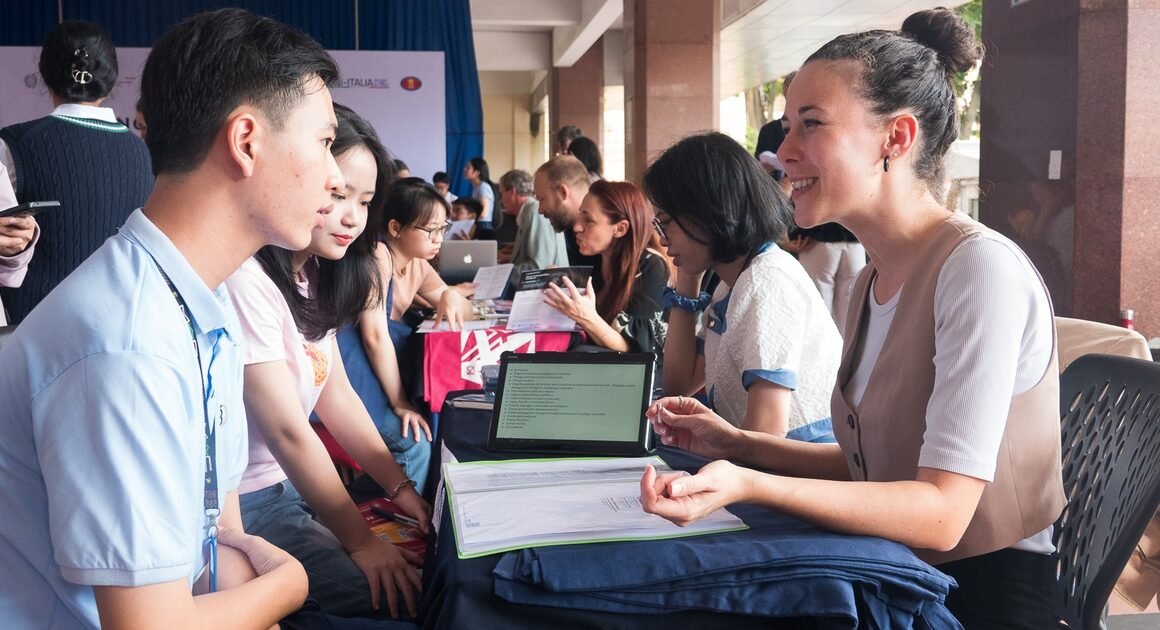 KHÁM PHÁ CƠ HỘI DU HỌC ĐỈNH CAO VỚI NHỮNG SUẤT HỌC BỔNG CHÍNH PHỦ TOÀN PHẦN VÀ TRỢ CẤP!