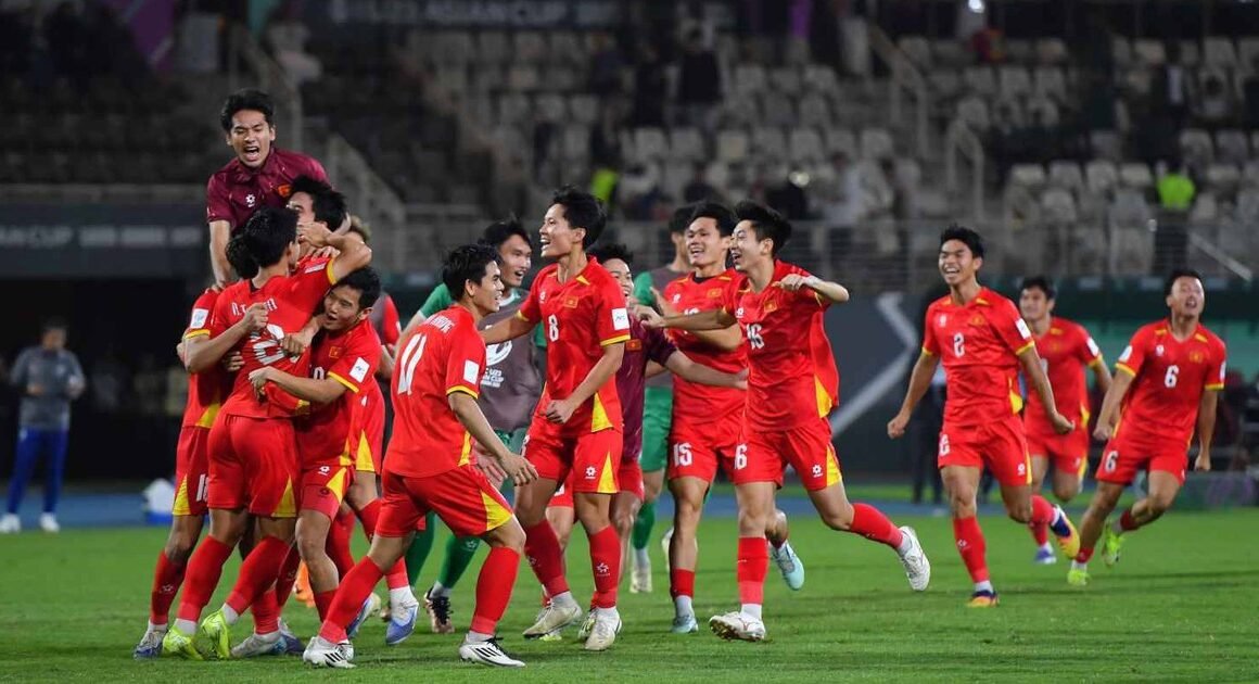 KHEN NGỢI TÌNH CẢM VÀ HỖ TRỢ ĐẶC BIỆT TẠI SÂN BAY CHO HIỂU MINH TRƯỚC HÀNH TRÌNH VỀ NƯỚC