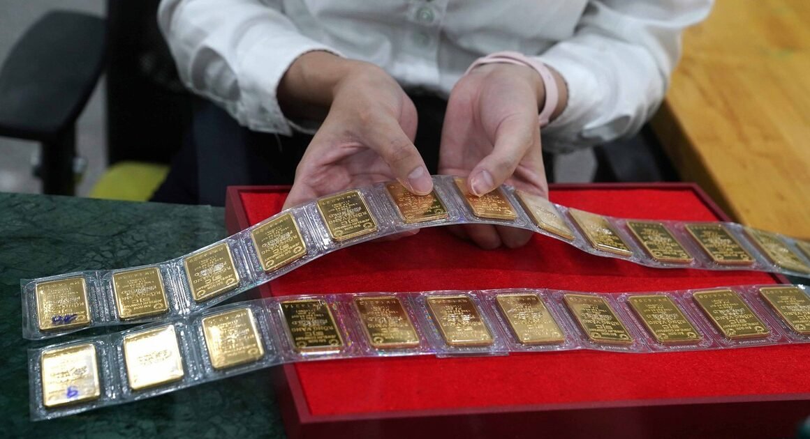 KHÔNG CÓ GIẤY PHÉP, MUA BÁN VÀNG MIẾNG KHIẾN BẠN ĐỀU GÁNH NHIỀU RỦI RO VÀ PHẠT NẶNG TỪ 300-400 TRIỆU ĐỒNG!