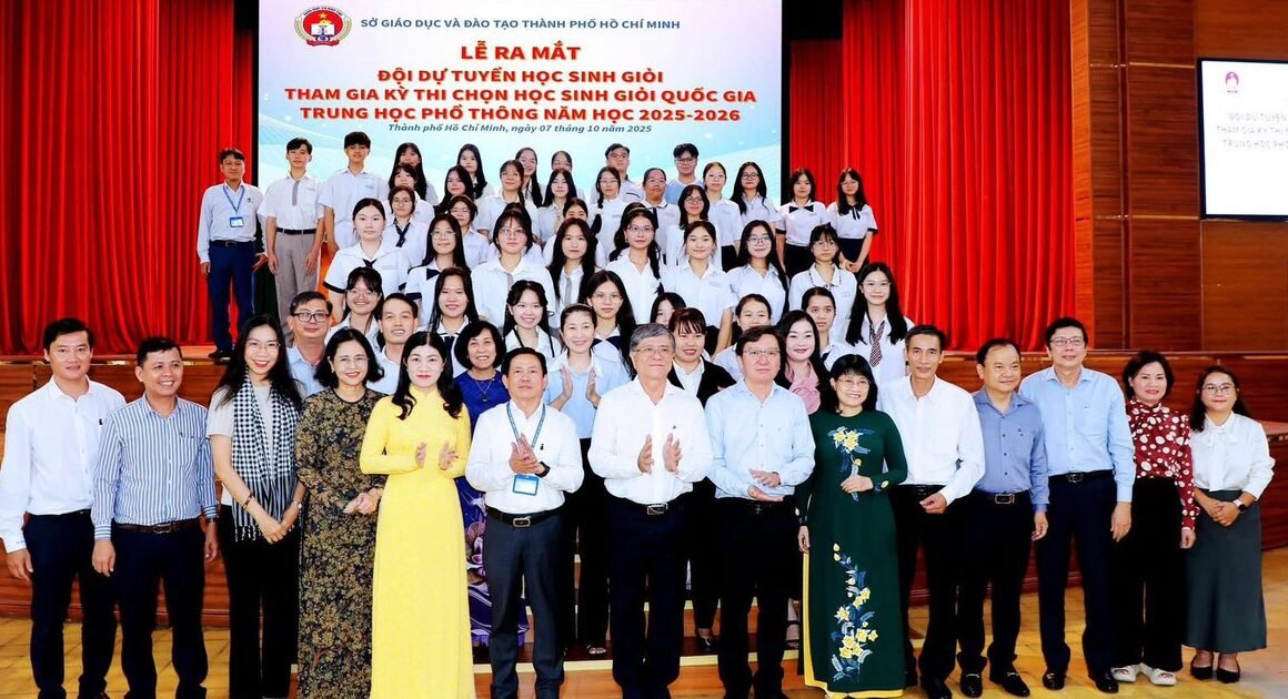 KHÁM PHÁ NHỮNG GỐI VÀNG SÁNG GIÁ TRONG KỲ THI HỌC SINH GIỎI QUỐC GIA TP.HCM NĂM HỌC 2025-2026!