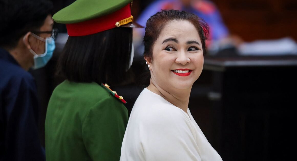 BỊ CÁO ĐINH THỊ LAN TỰ GHI HÌNH, ĐĂNG TẢI NHIỀU VIDEO SAI SỰ THẬT XÚC PHẠM DANH DỰ BÀ NGUYỄN PHƯƠNG HẰNG VÀ CHỒNG?