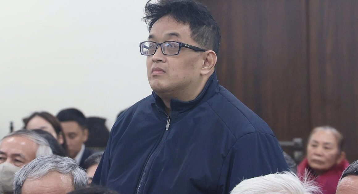 CỰU VIỆN TRƯỞNG VIỆN Y DƯỢC HỌC DÂN TỘC TP.HCM BỊ BUỘC TỘI NHẬN HỐI LỘ HƠN 47 TỶ ĐỒNG TỪ CÔNG TY SƠN LÂM!