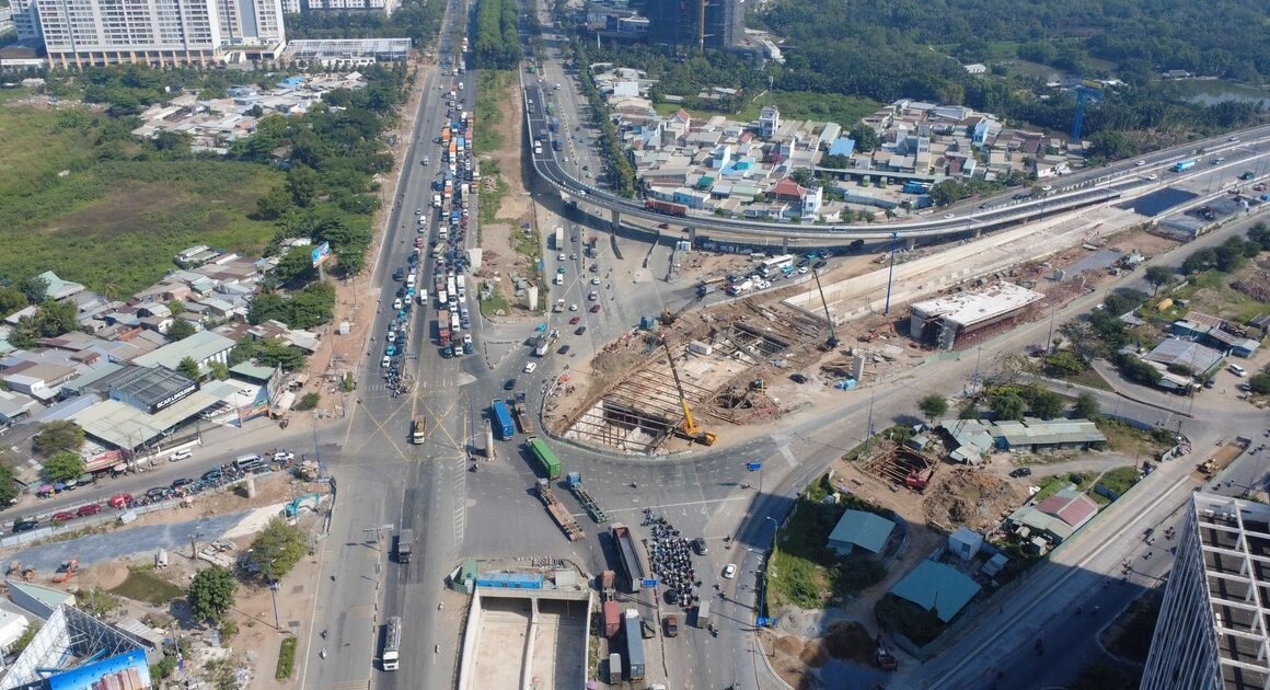 KHÁI QUÁT VỀ SỰ HÌNH THÀNH VÀ HOẠT ĐỘNG CỦA BAN QUẢN LÝ DỰ ÁN ĐẦU TƯ XÂY DỰNG CÁC CÔNG TRÌNH GIAO THÔNG TP.HCM SAU KHI HỢP NHẤT, SÁP NHẬP VÀ ĐIỀU CHUYỂN CHỨC NĂNG