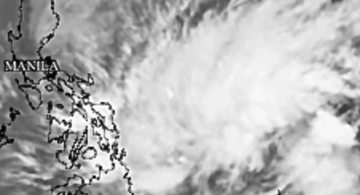 CƠN BÃO NOKAEN GIỮ VỮNG CỬA CƯỜNG ĐỘ GẦN NHƯ KHÔNG CHUYỂN VUỐT VỀ BIỂN ĐÔNG DƯỚI ẢNH HƯỞNG CỦA KHÔNG KHÍ LẠNH