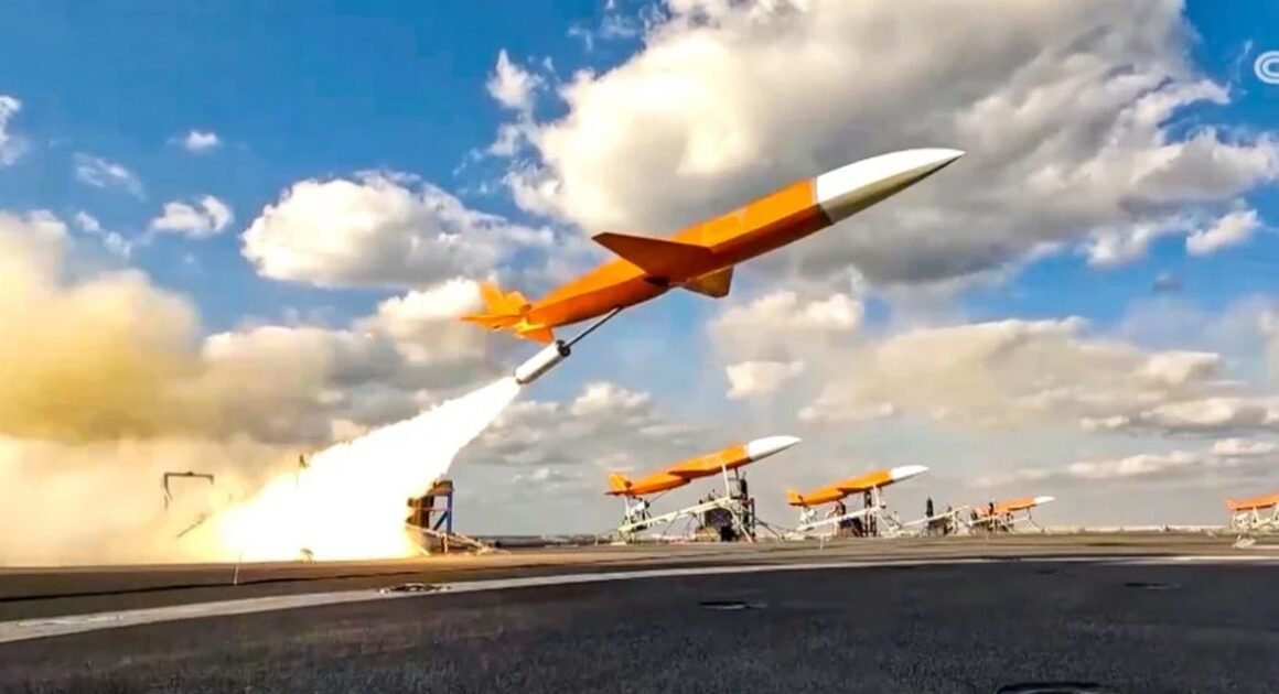 CUỘC CHIẾN KHÔNG CHIẾN BẬT NGỜI, TRUNG QUỐC TRIỂN KHAI ĐÀN MÁY BAY TỰ SÁT ĐÁNH THỦ ĐỘNG ĐÀI LOAN!