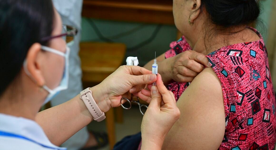 TP.HCM KHỞI ĐỘNG CHƯƠNG TRÌNH TIÊM NGỪA CÚM MIỄN PHÍ CHO HƠN 1.100 NGƯỜI CAO TUỔI KHÓ KHĂN TRƯỚC TẾT NGUYÊN ĐÁN 2026!