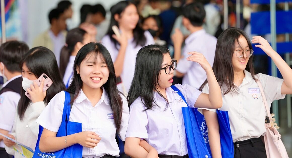 KHÁM PHÁ BƯỚC ĐẦU HÀNH TRÌNH CỦA HƠN 15.000 HỌC SINH TỪNG ĐÃ LÀM NÊN THƯƠNG HIỆU CHỌN TRƯỜNG, CHỌN NGÀNH BỨC PHÁ GIỚI HẠN!