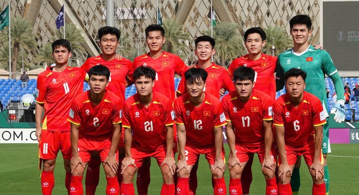 SƯU SƯƠNG SẮC SÉO, ĐỘI U.23 VIỆT NAM VƯỚT KHỎI VÒNG ĐẦU, NHƯNG HLV KIM SẴNG-SÍK ĐỀN NÉN: “HÃY ĐÁP NGAY VỀ TRÁI TIM THẬT!”