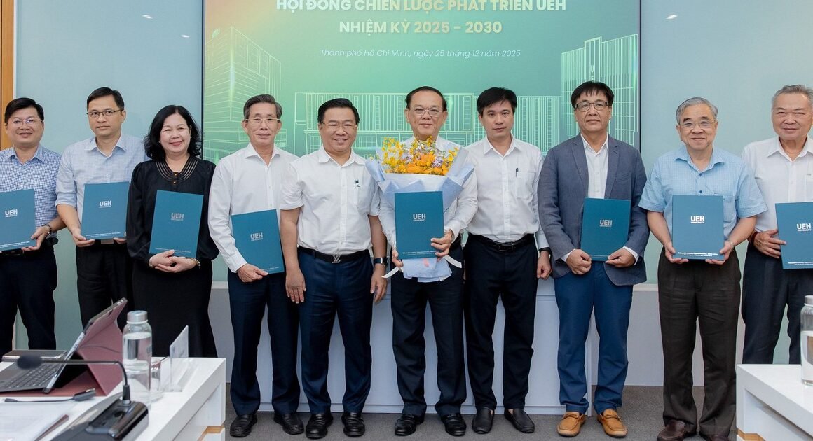 MỘT ĐẠI HỌC ĐẦU TIÊN TÁI CHUẨN MÔ HÌNH QUẢN TRỊ THEO QUY ĐỊNH MỚI, ĐẶT KẾN TẠO NHIỀU THÁCH THỨC VÀ CƠ HỘI MỚI TRÊN HÀNH TRÌNH PHÁT TRIỂN