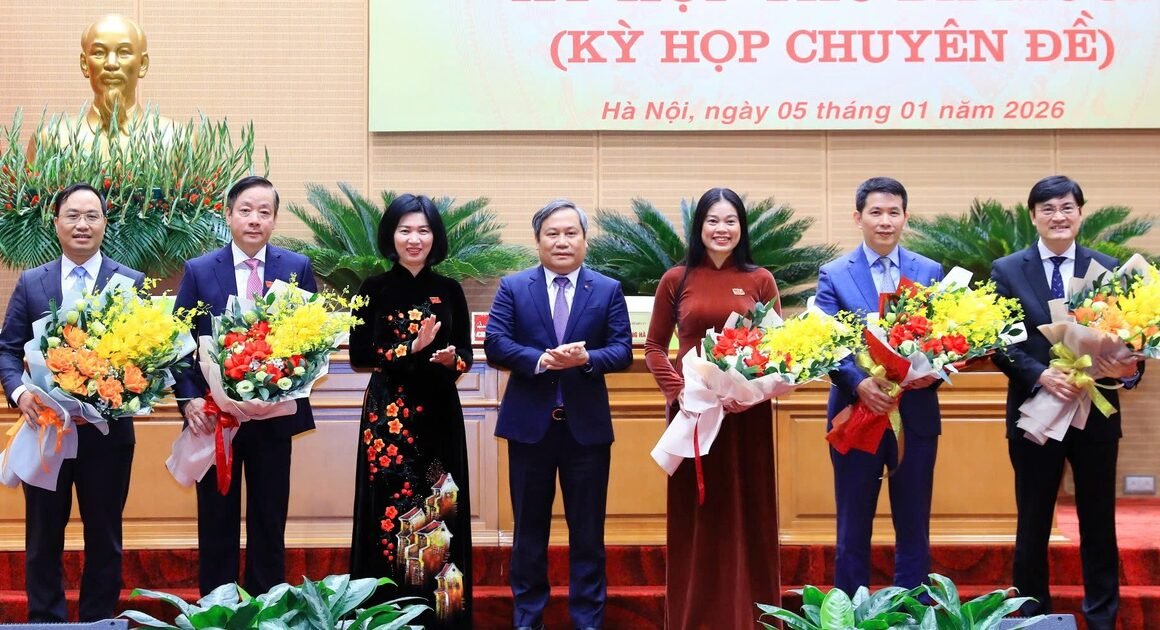 BÀ BẠCH LIÊN HƯƠNG – NGƯỜI ĐỒNG HÀNH VÀNG TRONG NGHỊCH CẢNH VĂN HÓA HÀ NỘI!