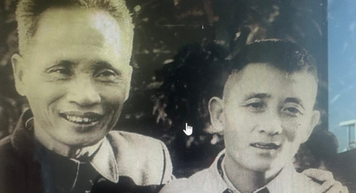 AI LẠI GẶP ĐƯỢC ANH HÙNG LAO ĐỘNG HỒ GIÁO GIỮA DÒNG NGƯỜI XẾP HÀNG TRƯỚC LINH CỬU CỐ THỦ TƯỚNG?