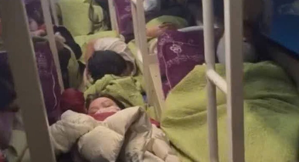 XE KHÁCH GIƯỜNG NẰM TUYẾN ĐẮK LẮK – HÀ TĨNH CHỞ GẦN GẤP 1,5 LẦN SỐ KHÁCH QUY ĐỊNH!