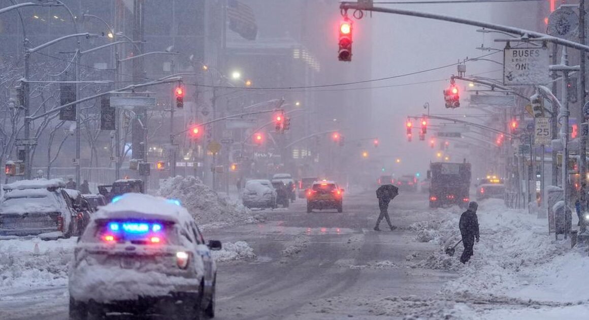 NYC BIẾN MẤT TRƯỚC CƠN BÃO TUYẾT LỊCH SỬ, GÂY NÊN BẤT NGỜ KHÔNG NGỜ