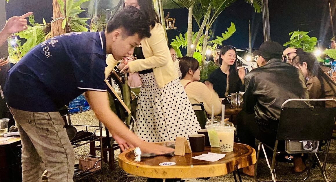 BẠN CÓ THUỘC NHÓM TRÁI NGƯỢC VỚI PHƯƠNG CHÂM ĐÓN TẾT TRÊN VÙNG NGƯỜI KHÁC?