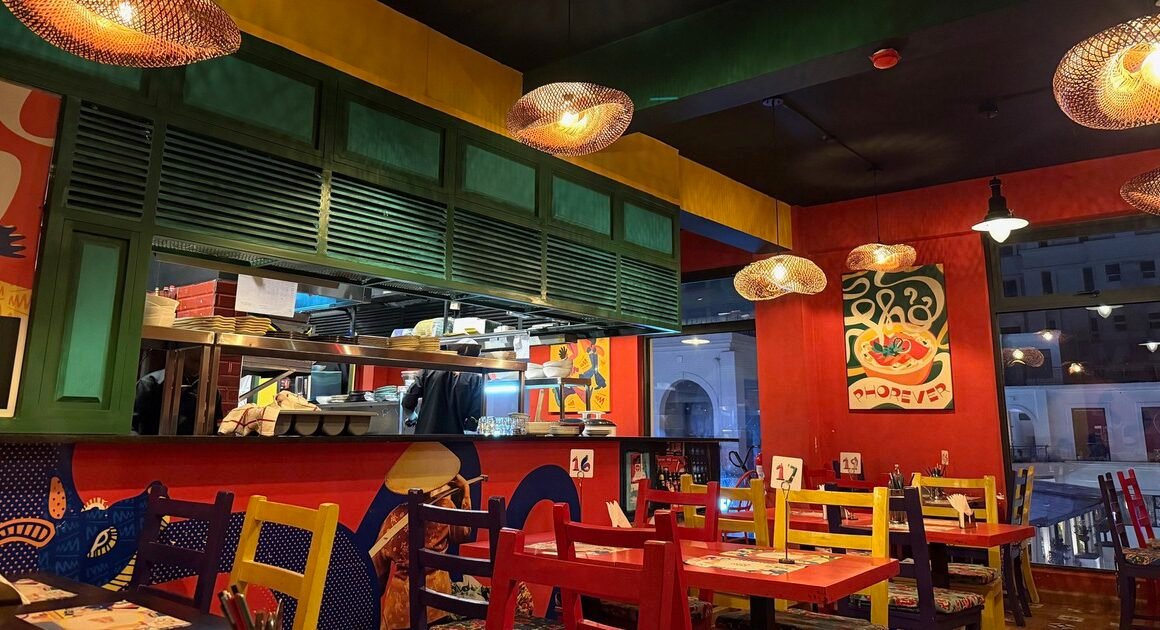 KHÁM PHÁ NHỮNG ĐỊA DANH QUỐC GIA, NHƯNG CHỈ CƠM TRUYỀN THỐNG QUÊ NHÀ MỚI LÀ HẠNH PHÚC ĐÍCH THỰC