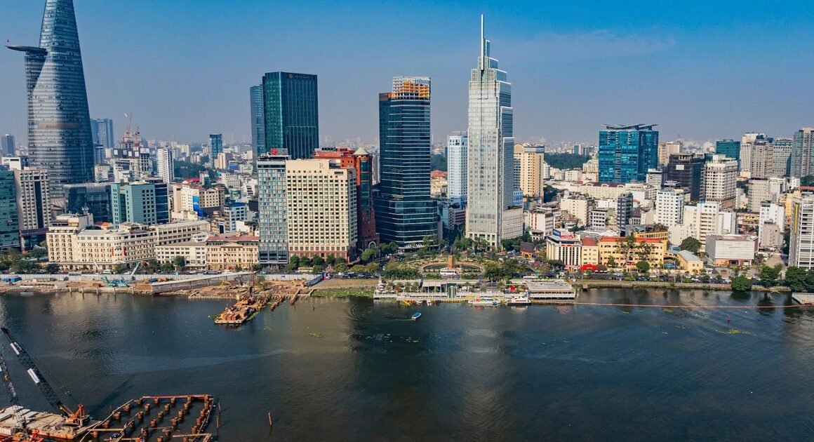 KHÁM PHÁ HÀNH TRÌNH PHÁT TRIỂN KINH NGHIỆM SÔNG SÀI GÒN ĐANG HÀO HỨNG VỚI NHỮNG TÒA THÁP CHỌC TRỜI