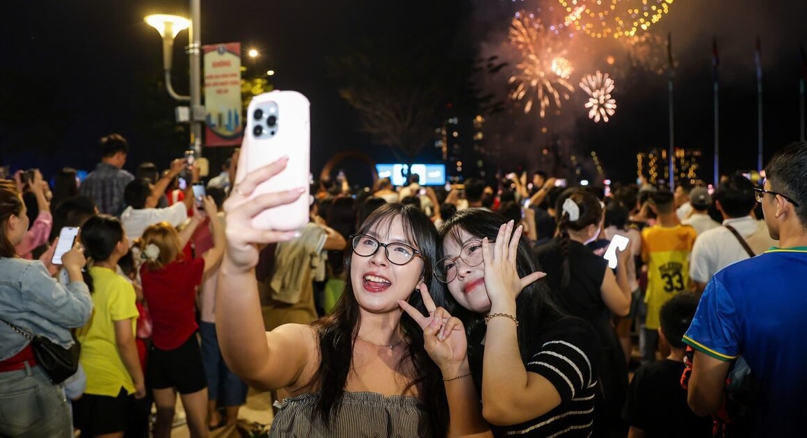 KHÁM PHÁ ĐIỀU GÌ ĐÃ GÂY NỔI SỐNG TẠO NÉT NHẤN TRÊN CHÀO ĐÓN NĂM MỚI 2026?