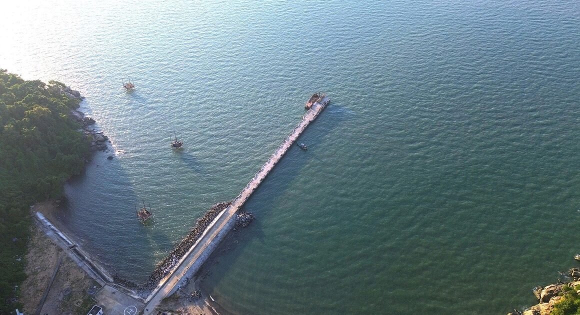 HÒN KHOAI ĐANG VƯƠN MÌNH TỪ ĐIỂM CUỐI BẢN ĐỒ THÀNH CỬA NGÕ GẶP GỠ ĐẠI DƯƠNG