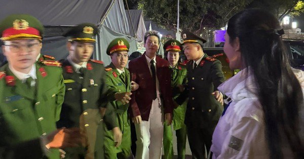 HÌNH ẢNH MỚI NHẤT CỦA NAM CA SĨ GÂY CHUẨN HỨNG THÚ VÀ DẬY SÓNG TRUYỀN THÔNG