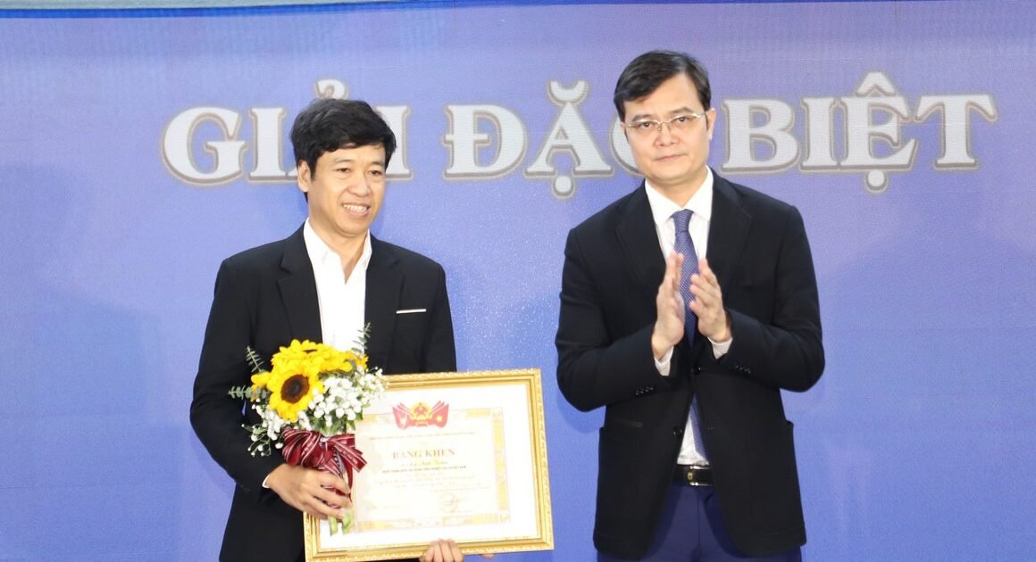 KHẢO SÁT VĂN BẢN BIỂU TRƯNG ĐẠI HỘI ĐOÀN TOÀN QUỐC LẦN THỨ XIII GÂY ẤN TƯỢNG VỚI HƠN 250 TÁC PHẨM ĐẦU TƯ VÀ SÁNG TẠO TỪ NHIỀU ĐỊA PHƯƠNG