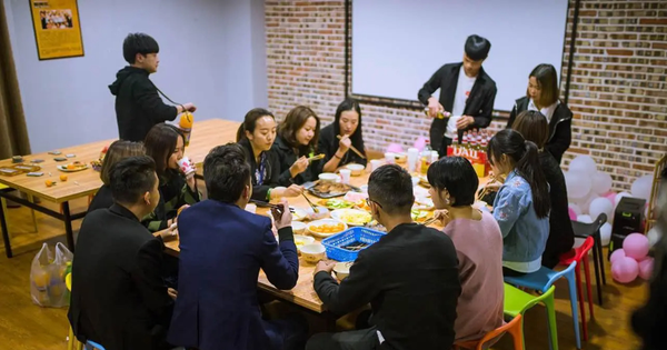 TẠI SAO LỚP TRƯỞNG ĐÃ CHI TRƯA NHƯNG VẪN CHIA SẺ BỮA ĂN CHO MỌI NGƯỜI?