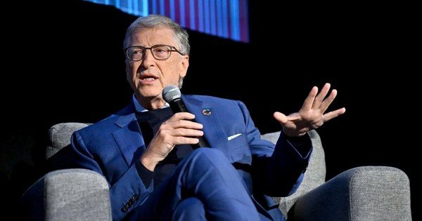 BILL GATES CHỐNG LẠI DỰ ĐOÁN ỦNG HỘ AI GÂY THIỆT HẠI NHIỀU VIỆC LÀM TRONG TƯƠNG LAI