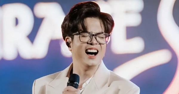 BÙI ANH TUẤN KHÔNG CÒN GỌI LÀ ĐỈNH CAO, PHÍA SAU MỖI SÂN KHẤU LÀ GÌ?