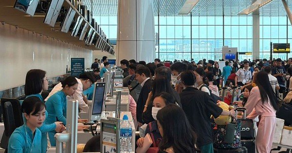 GIÁ VÉ CHẠY SỐC: TẠI SAO CHIẾC CHẶNG HỒ CHÍ MINH – HÀ NỘI ĐANG “SỐT” ĐẾN ĐỈNH CAO?