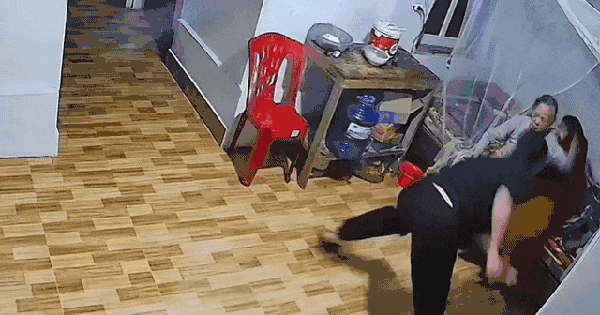 BẠO LỰC KINH HOÀNG: NGƯỜI ĐÀN ÔNG CẦM DAO ĐÁNH CHỊ GÁI RỒI TIẾN CÔNG MẸ VÀNG HÀNH HUNG?