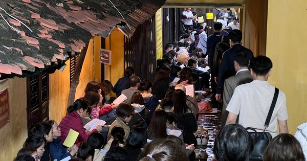 HÀ NỘI SỐNG ĐỘNG, HÀNG NGÀN NGƯỜI DÂN ĐỔ VỀ CHÙA PHÚC KHÁNH ĐỂ CẦU BÌNH AN ĐẦU XUÂN NHẬN ĐIỀU GÌ ĐẶC BIỆT?