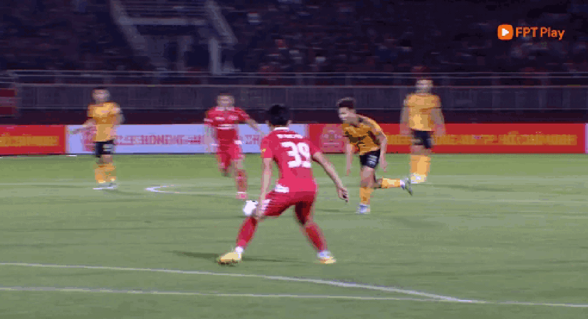 NGOẠI BINH NGƯỜI LÀO TỎ SÁNG, THANH HÓA BẤT NGỜ ĐÁ BẠI CÔNG AN TP.HCM 2-1 TRÊN SÂN THỐNG NHẤT