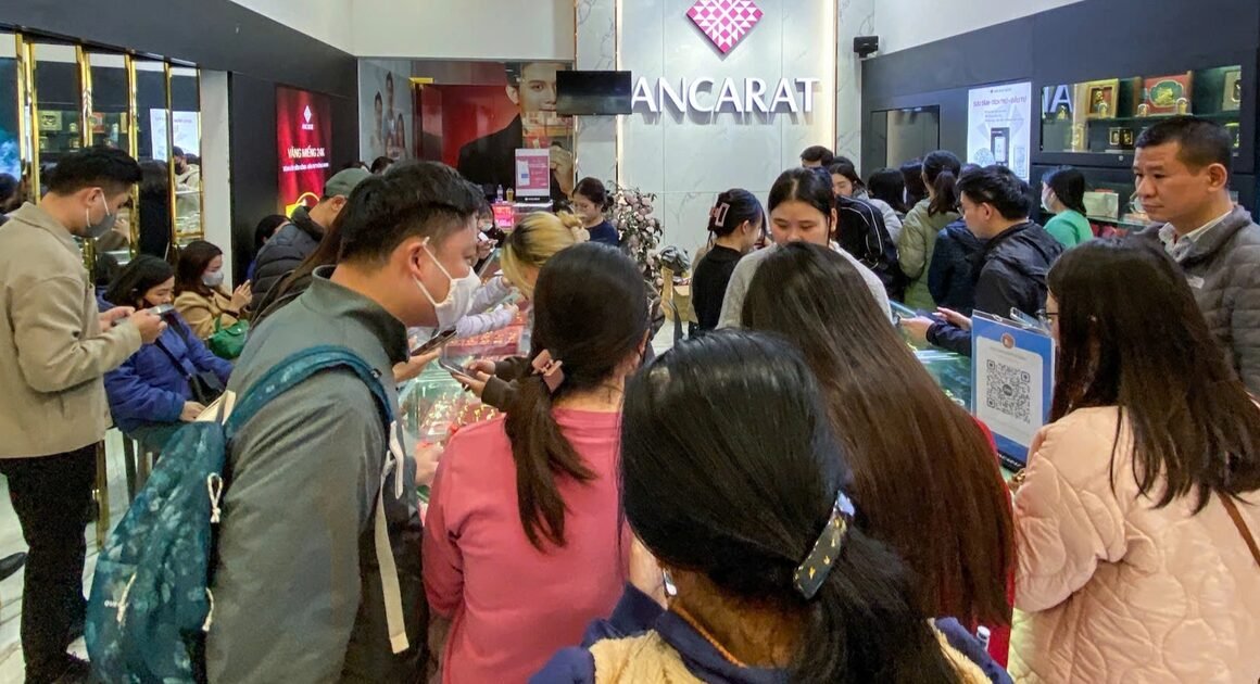 BẠC GIẢM GẤP ĐÁP, NGƯỜI MUA THƯƠNG LỖ HƠN 40 TRIỆU ĐỒNG MỖI KG!