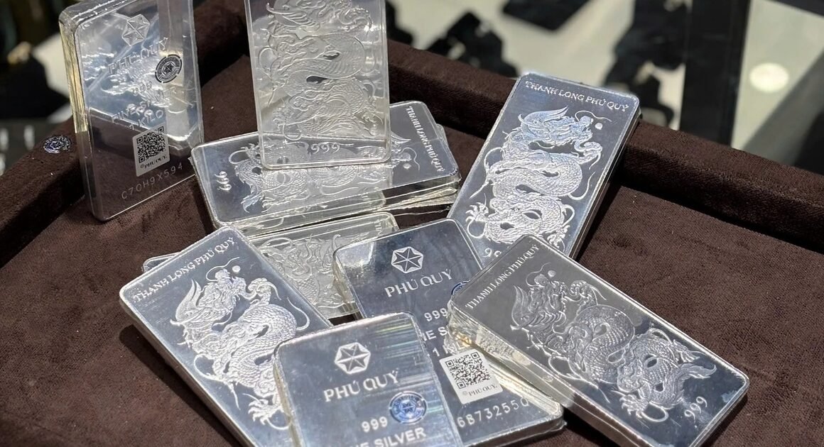 BẠC ĐANG CÓ GÌ KHÁC SO VỚI LỊCH SỬ, MÀ GIÁ ĐỘT NHIÊN DỒN DẬP TRONG THỜI GIAN NGẮN NHƯ VẬY?