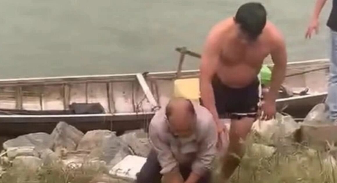 KHI NGHĨ ĐẾN CHUYẾN VỀ QUÊ, AI NGỜ RẪN THẦY GIÁO NGUYỄN XUÂN THẢO LẠI BỎ LẠI TỪNG TRĂM KMS ĐỂ ỨNG CỨU NGƯỜI ĐUỐI NƯỚC