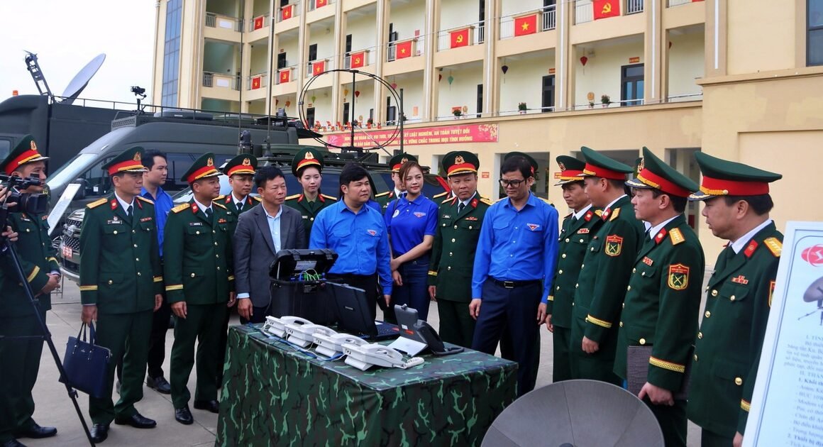 BƯỚC ĐOÀN ĐỘI ĐẦU TIÊN VÀO CHIỀU NGUYỆN TẾT, AI ĐẾN CHÀO TỪ KÝ ỨC GIA ĐÌNH?