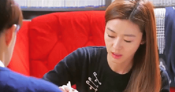 CON GÁI NỮ MINH TINH GÂY XÚC ĐỘNG KHIẾN CÔNG CHÚNG KHÔNG NGỜ VỚI NHAN SẮC THẬT!