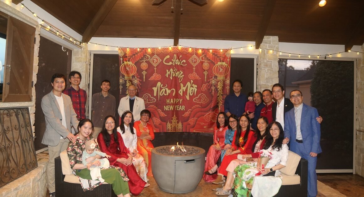 KHÁM PHÁ NGÀY TẾT ĐẦU TIÊN CÙNG GIA ĐÌNH DU HỌC VIỆT NAM TẠI XỨ CỜ HOA!