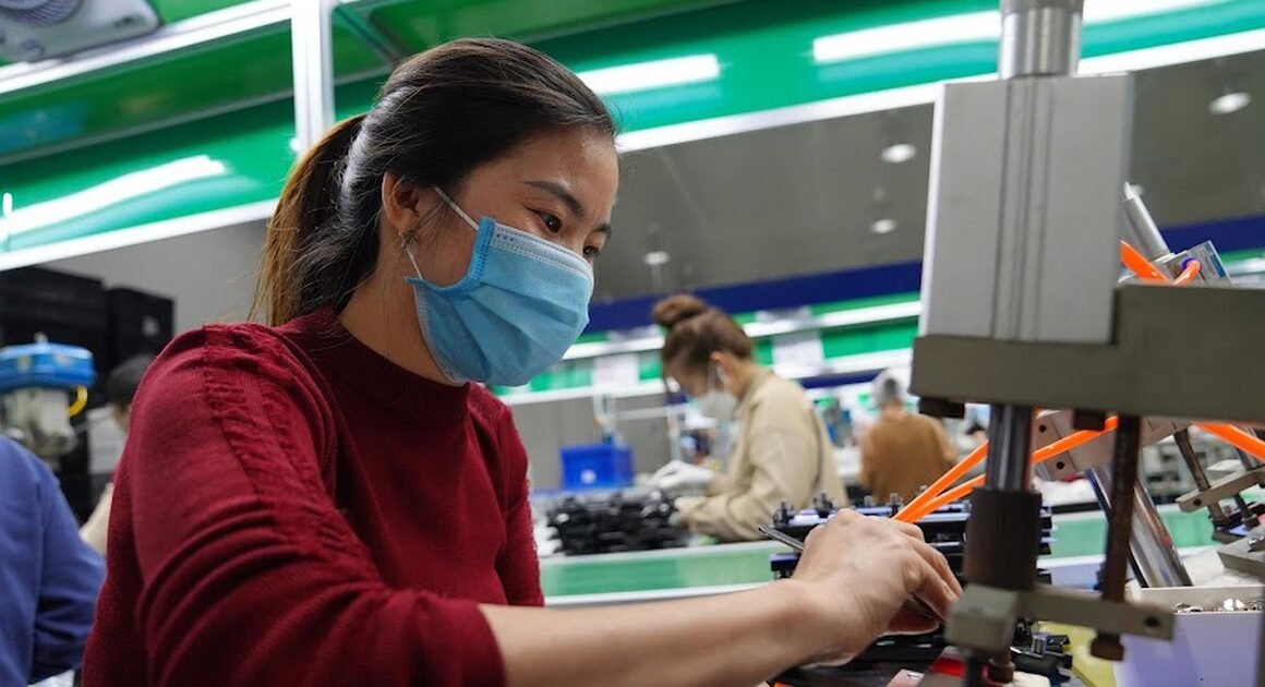 KHẨN: LUẬN ĐỀ ĐIỀU CHỈNH LƯƠNG TỐI THIỂU VÙNG 2026 SẮP ĐƯƠC KHẢO SÁT TOÀN DIỆN!