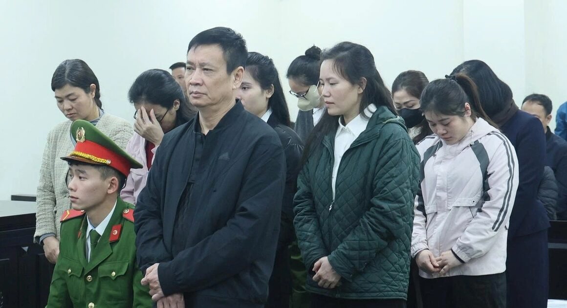 PHI VẬT VÀNG GIẤU TRONG GIÀY: CHIẾN DỊCH GIẤU BÁI ĐẼ ĐẪM ĐÁNG KHÁM PHÁ!