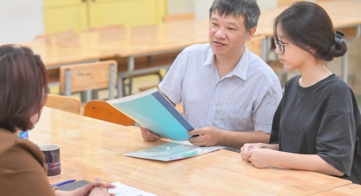 BỘ GIÁO DỤC ĐỀ XUẤT CÁCH MỚI: HIỆU TRƯỞNG, HIỆU PHÓ SẼ ĐƯỢC ĐƯỢC QUY ĐỔI THÀNH TIẾT DẠY NHƯNG VẪN ĐỦ CHUẨN CHUYÊN MÔN?