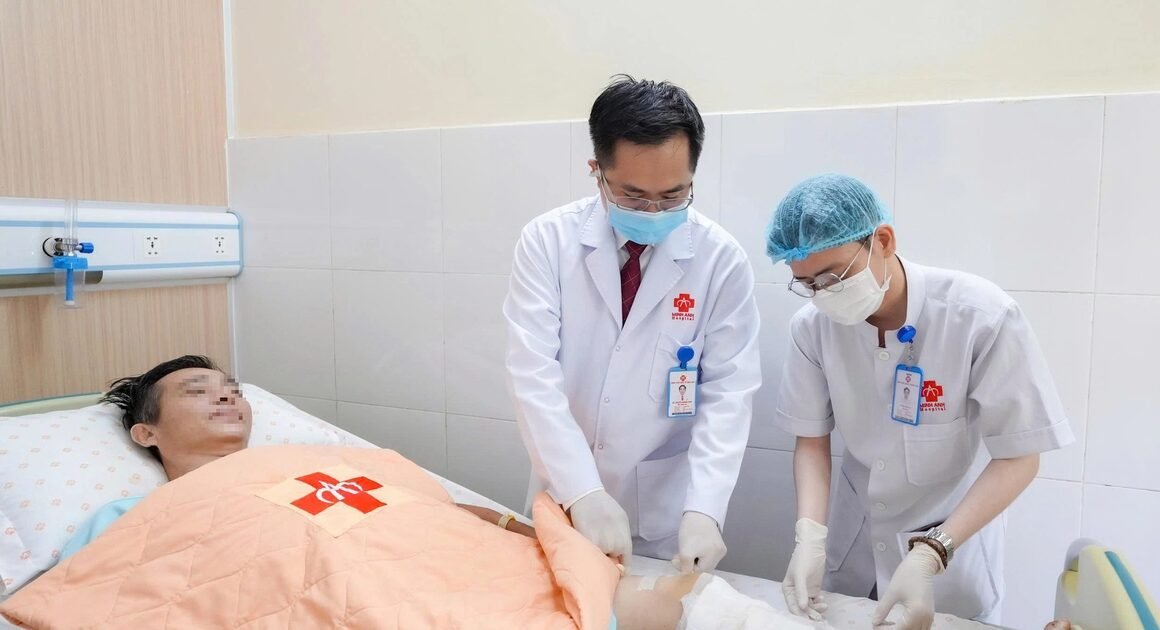 KHI THỂ CHẤT VÀ SINH MỆNH GIAO NGƯỢC TRÊN GIƯỜNG BẢO HỘ, Bác Sĩ Đã CHIẾN ĐẤU ĐỂ CỨU CHÂN CHO BỆNH NHÂN TRÊN BIỂN SỐNG.